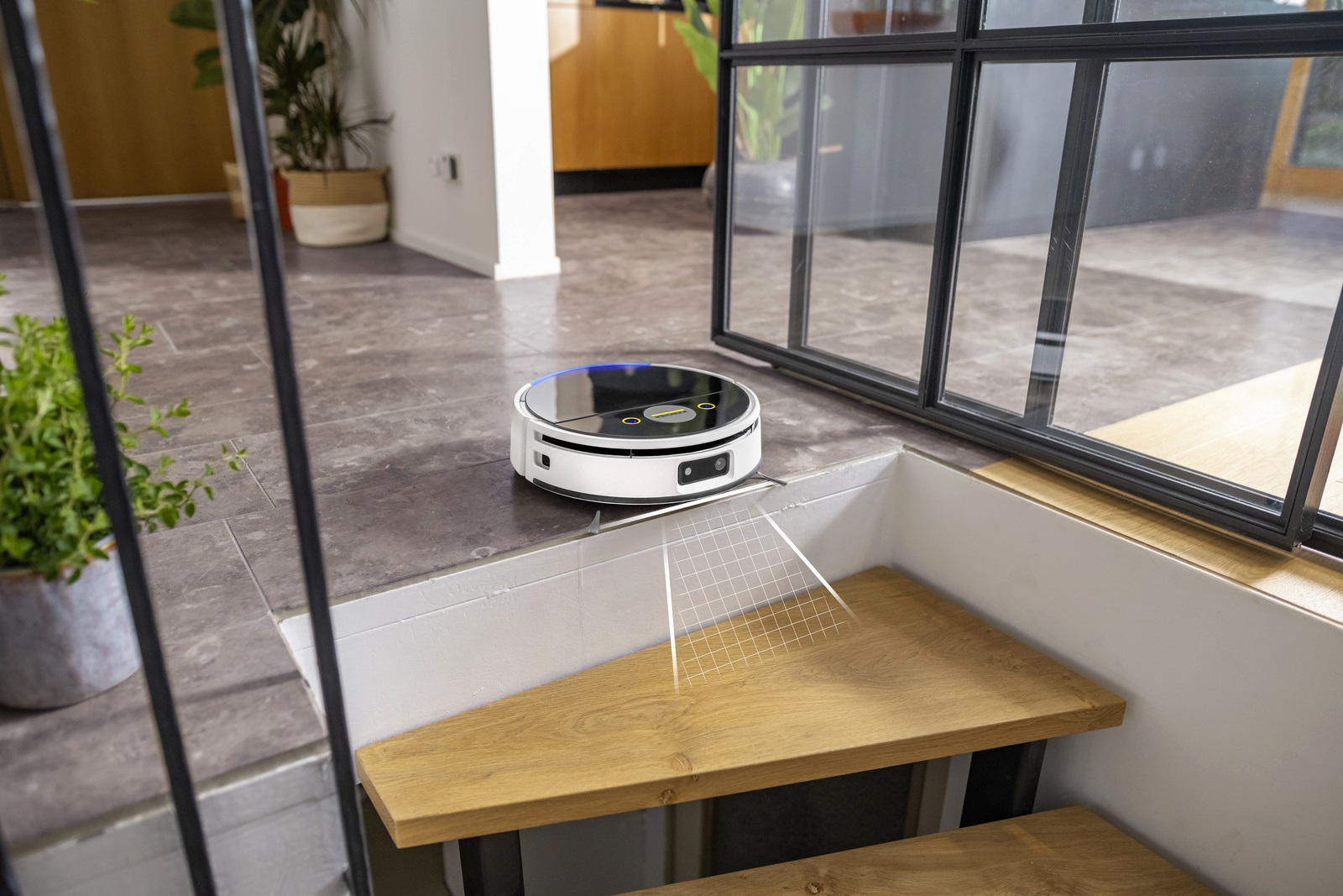 Robotická myčka podlah KÄRCHER RVF 7 Comfort
